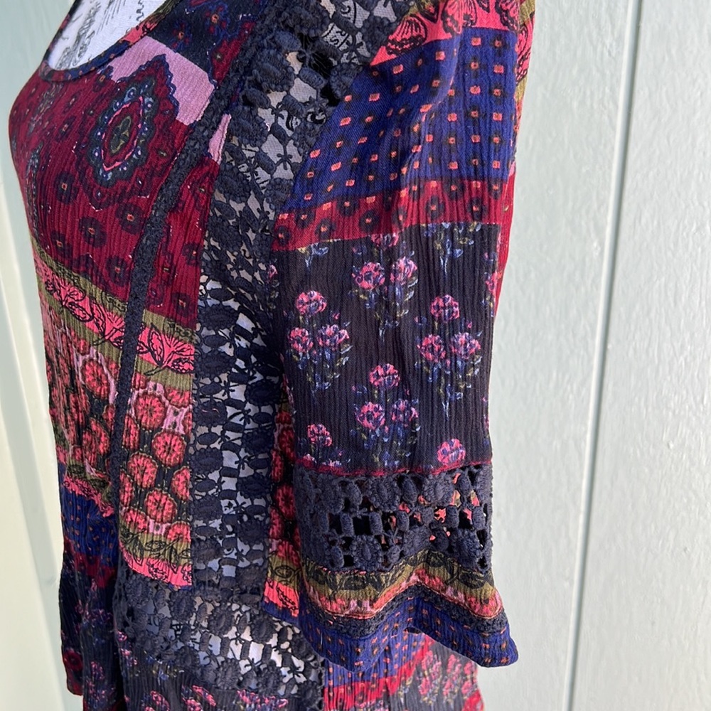 Patrons of peace multicolor top size large. - Picture 4 of 8